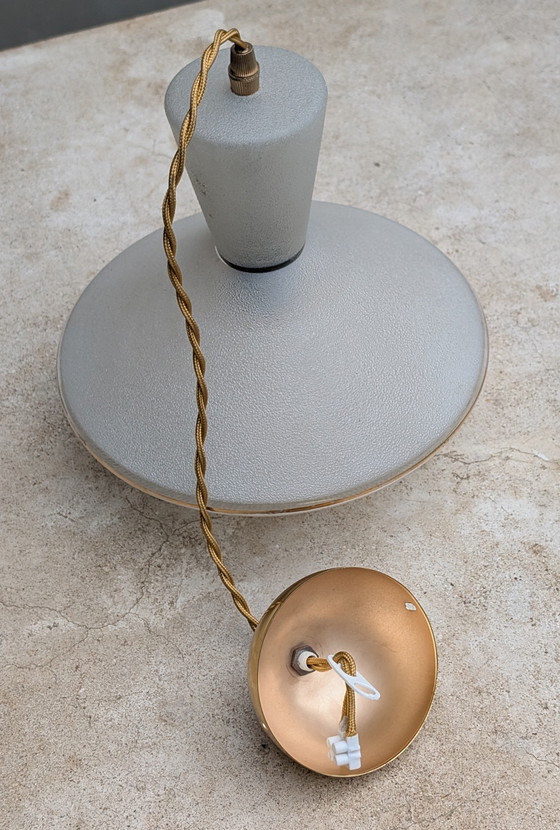 Image 1 of Lampada a sospensione francese in vetro satinato degli anni '60