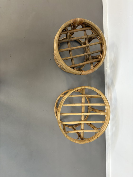 Image 1 of Set van 4 vintage rotan en bamboe krukjes uit de jaren 70.