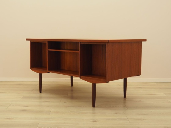 Image 1 of Escritorio de teca, diseño danés, década de 1970, fabricado en Dinamarca.