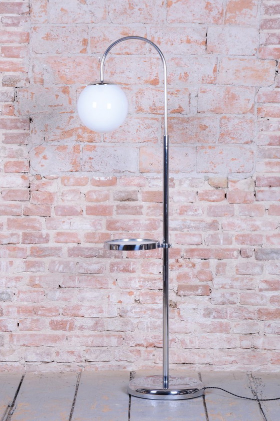 Gerestaureerde Bauhaus vloerlamp, chroom, staal, opaal melkglas, Tsjechisch, jaren 1930 – Vloerlampen, Metal (photo 13 of 14)