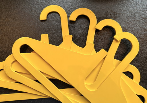 9 kledinghangers van Ingo Maurer