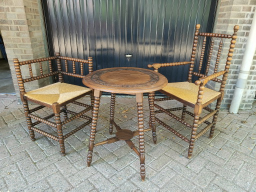Ensemble unique de 2 chaises bobbin avec une petite table – stoelen fauteuils, Rattan, Wood