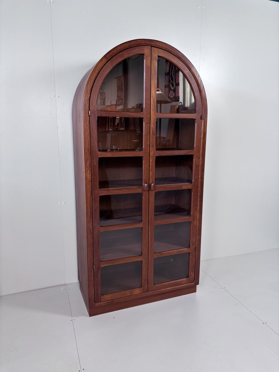 Vetrina ad arco in teak vintage