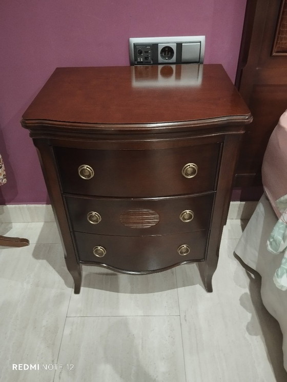 Klassisches Schlafzimmerset – Doppelbetten, Holz, Leder (photo 2 of 5)