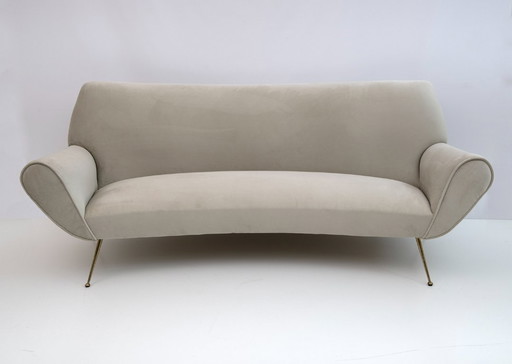 Gigi Radice Mid-Century Modern Italienisches Samtsofa mit geschwungenem Bezug für Minotti, 1950er