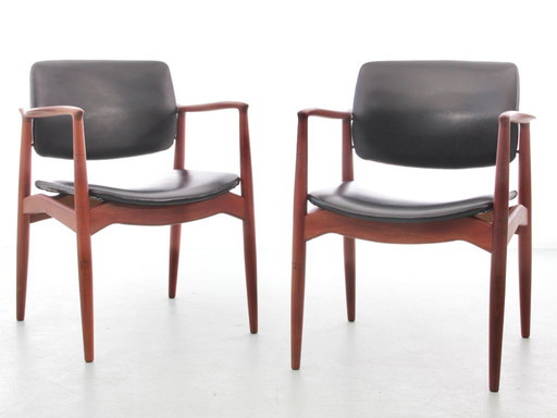 Paar Scandinavische teakhouten fauteuils model 66