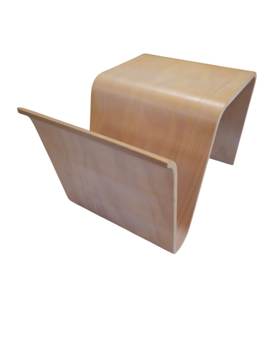 Image 1 of Mesa auxiliar de madera curvada