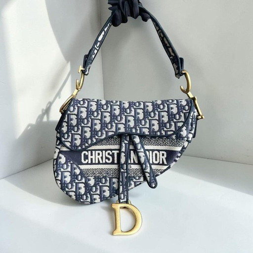 DIOR SADDLE MEDIUM - SCHRÄGES CANVAS-MONOGRAMM, DUNKELBLAU, GOLDENE BESCHLÄGE