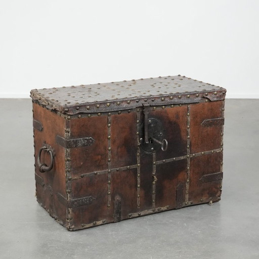 Antique 17th century chest/safe covered with leather and original key