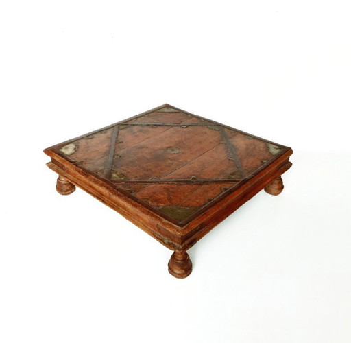 Table rituelle indienne ancienne de type Bajot bois et laiton – Rajasthan ou Gujarat – fin XIXe siècle