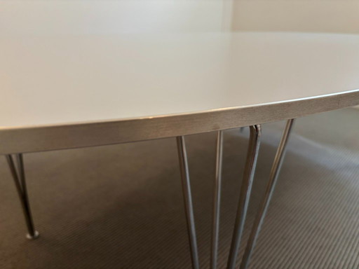 Fritz Hansen Superellipse eettafel B614