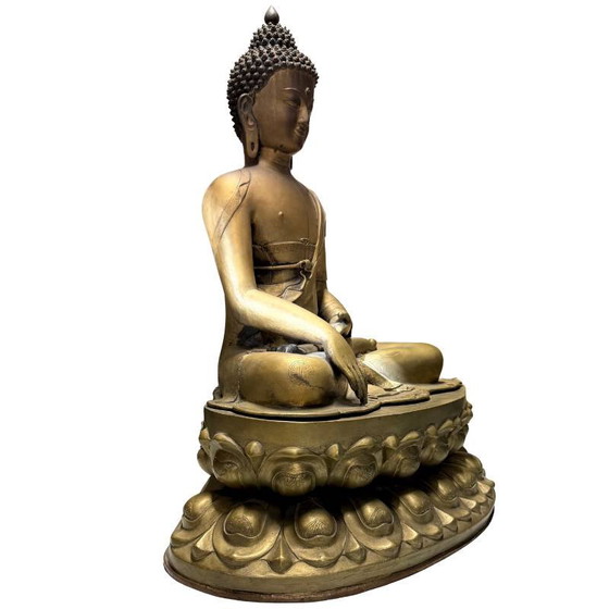Bouddha monumental doré au feu – Ladakh, 19e siècle ou même plus ancien. – Sculptures, Bronze, Copper (photo 3 of 10)