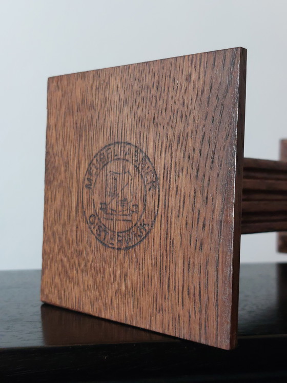 Image 1 of Paire de chandeliers en bois, décor de colonne, usine de meubles Oisterwijk