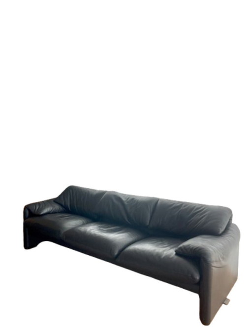 Cassina Maralunga 3-seater sofa in original black leather — designed by Vico Magistretti
