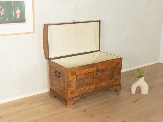 Biedermeier round-lidded chest with inlay, circa 1840, Storage cabinet, Wood, Metal, Brown, Vintage (photo 4 of 9)