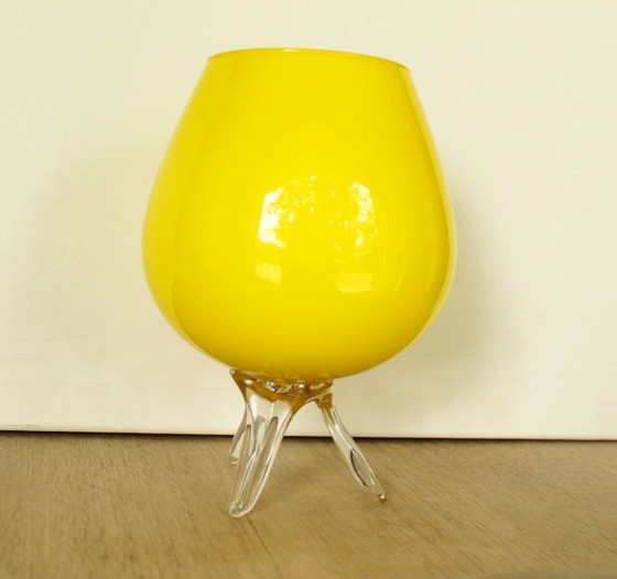 Empoli Tripod Vase Yellow Opal Glass, MCM Italy 1960s/1970s (photo 2 of 14)