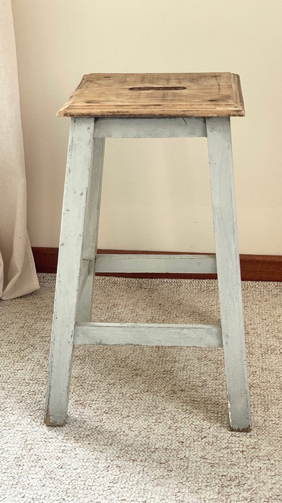 Image 1 of Antieke massief houten kruk