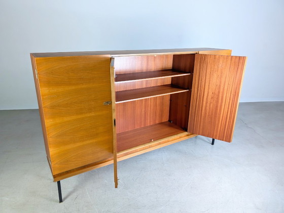 Image 1 of Tavola alta originale di metà secolo Famöla mobili Fama noce