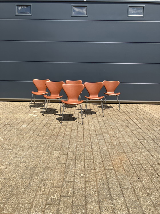 Image 1 of 6x Fritz Hansen series 7 Vlinderstoelen in Cognac leder NIEUW!!