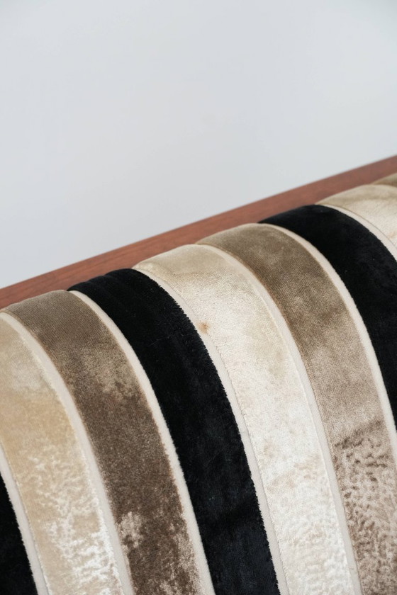 Image 1 of Sofá de diseño Schuitema de 2,5 plazas de la serie Decoforma con preciosa carpintería.