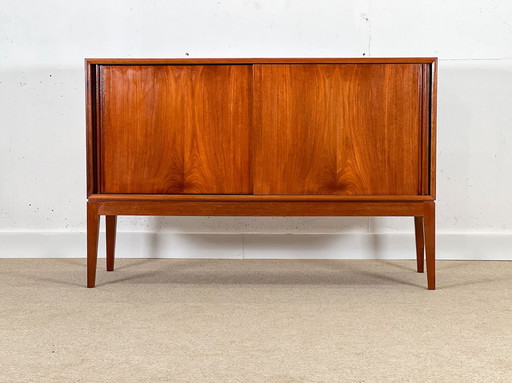Buffet haut par A. Younger