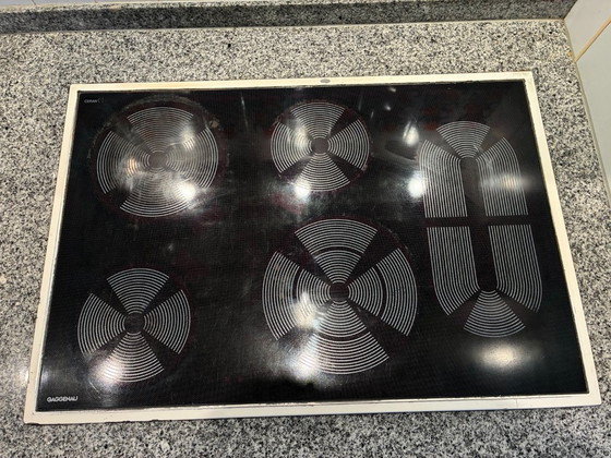 Cucina componibile vintage bianca con piano di lavoro in granito e Gaggenau, Miele, Neff (photo 8 of 11)