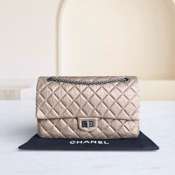 Image 1 of Chanel 2.55 Reissue 226 - Piel de becerro envejecida acolchada, herrajes de bronce rutenio y plata, Serie 17