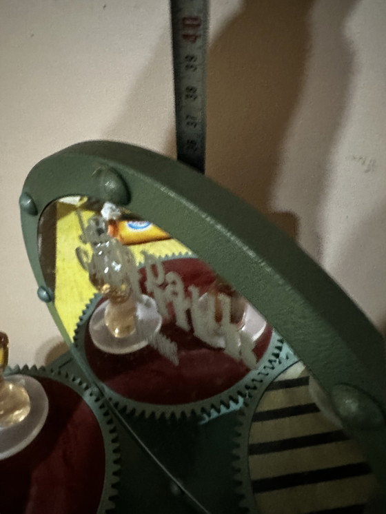 Image 1 of Zeldzame mechanische displaystandaard van Jean Paul Gaultier Parfums – Le Male Classique