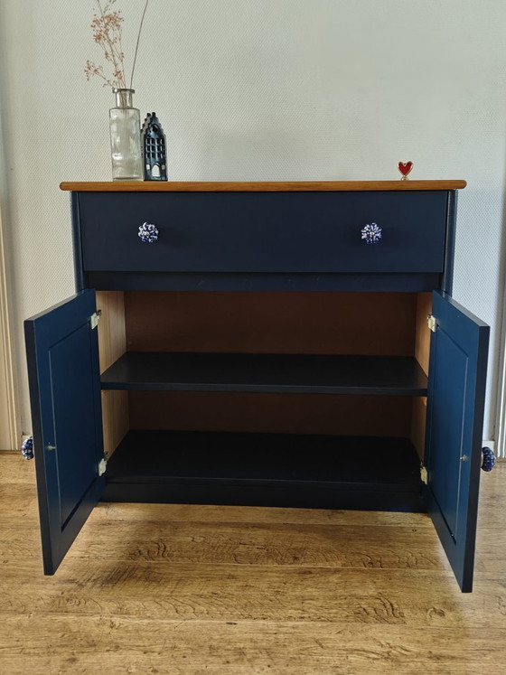 Mobile in legno ristrutturato con pomelli in ceramica – Credenze (photo 2 of 6)