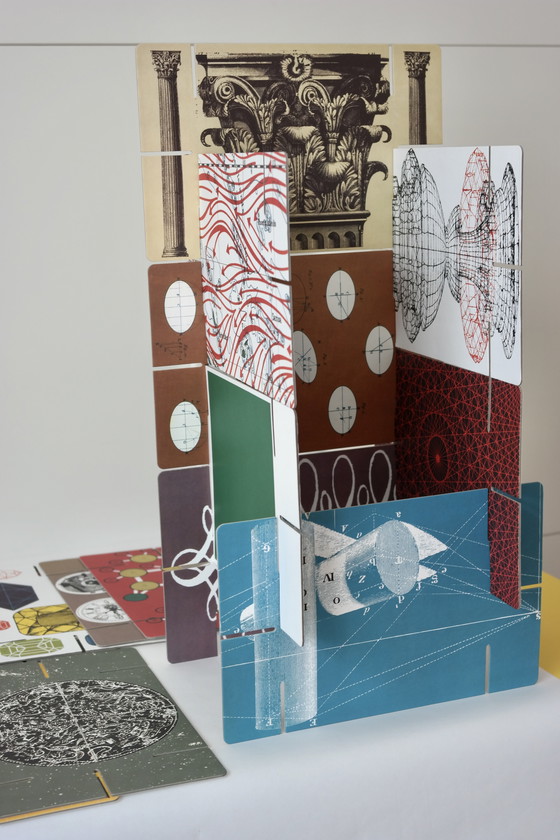 Image 1 of Eames, reusachtig kaartenhuis, ontworpen door Ray & Charles in 1952