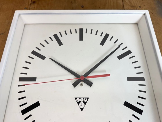 Image 1 of Reloj de pared cuadrado industrial blanco de Pragotron, años 70
