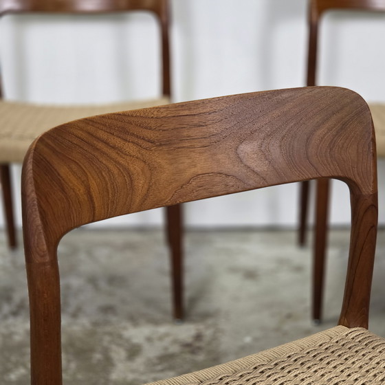 Image 1 of Lot de 5 chaises de salle à manger Niels Møller modèle 75 en teck, neuves, en corde de papier.