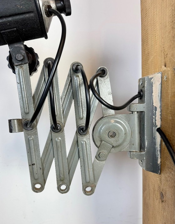 Image 1 of Industriële zwarte geëmailleerde schaarwandlamp, jaren 50