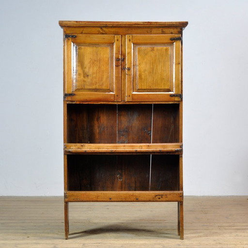 Cabinet en châtaignier espagnol, vers 1800