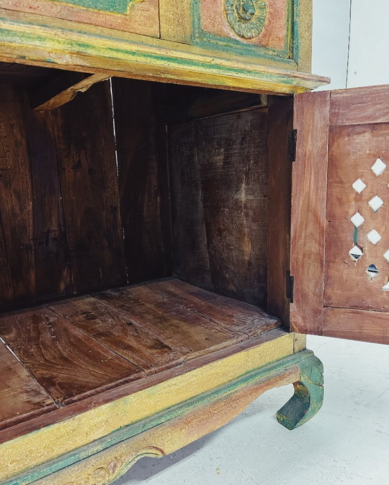 Image 1 of Indiase antieke kast met houtsnijwerk