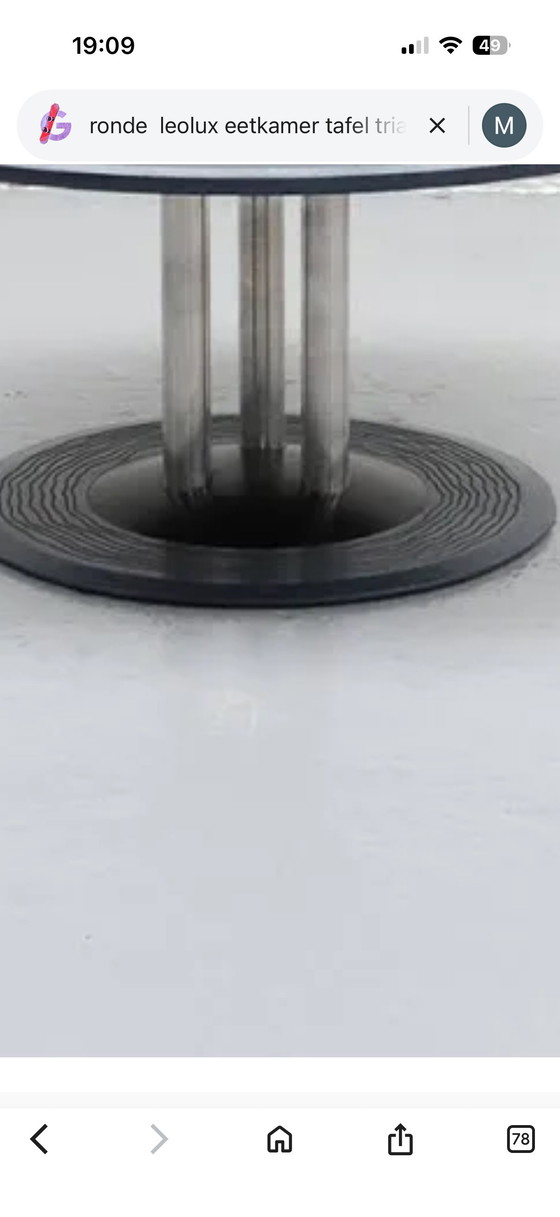 Image 1 of Leolux eetkamer tafel doornede 120 type trias kleur blad bordeau rood 