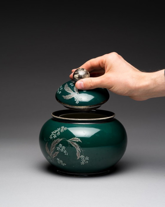 Image 1 of Scatola doppia in porcellana Al-Ka Kunst Kronach con coperchio, colore verde smeraldo con inserti argentati.