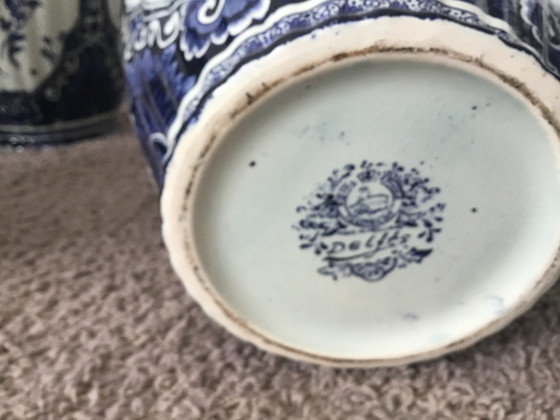 Image 1 of Königliche Sphinx Maastricht Delft Vase Urne