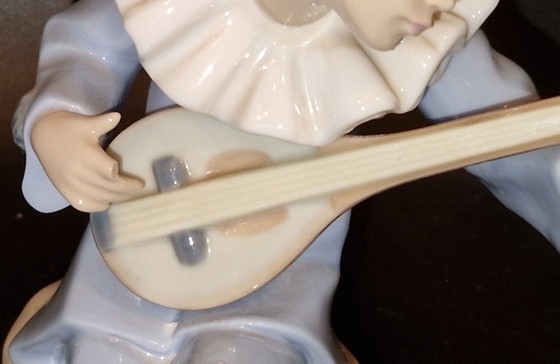 Image 1 of Figurine en porcelaine LLadro - Pierrot/clown avec mandoline (jouant du violon)