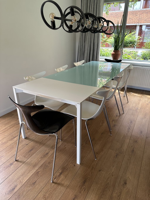 Table de salle à manger design italien avec 8 chaises