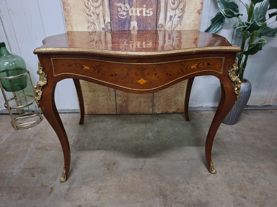 Image 1 of Unieke barok, schrijftafel, bureau, desk, kaptafel, lichte lakschade, niet storend afm: 114x82cm en 86cm hoog.
