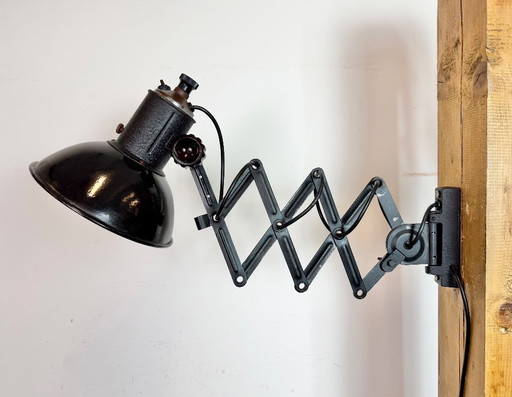 Lampada da parete industriale a forbice in smalto nero, anni '50