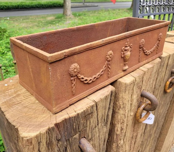 Rusty cast iron jardiniere planter, Plant pot, Brown, Vintage (photo 3 of 10)
