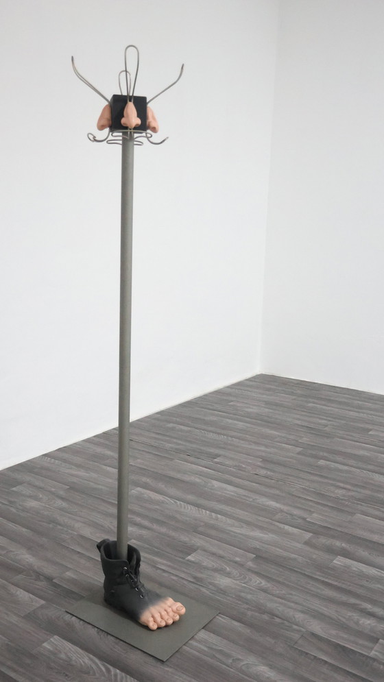 Image 1 of APPENDIABITI SCULTOREO ANTARTIDEE ANNI 80 RENÈ MAGRITTE PEZZO UNICO