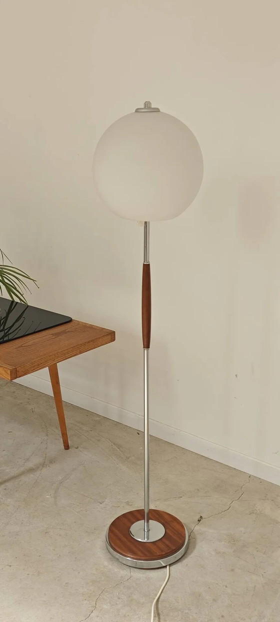 Modernist floor lamp in teak, chrome metal, opaline, Czechoslovakia 60s – Floor lights, Scandinavian (photo 10 of 23)