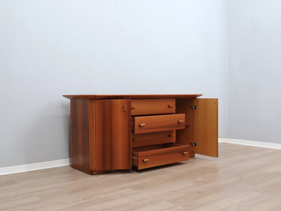 Image 1 of Italiaans design uit de jaren 70, brutalistisch-modernistisch geometrisch dressoir
