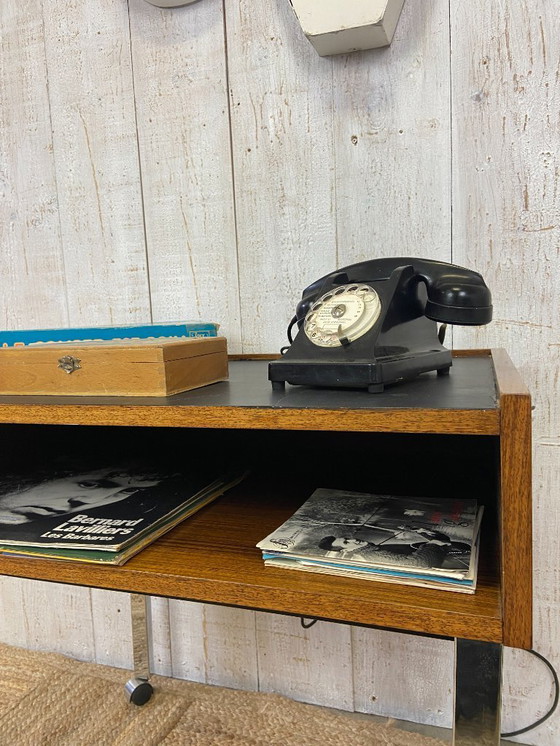 Image 1 of Modernistische bijzettafel uit de jaren 70