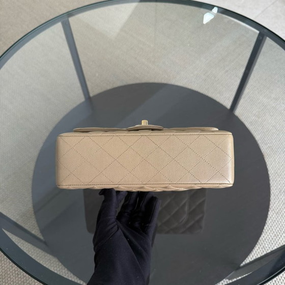 Image 1 of Borsa Chanel Classic Flap Small - Caviar 23CM trapuntata beige scuro, finiture dorate, microchip