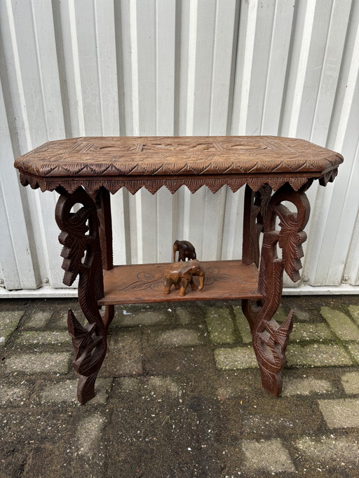 Mesa auxiliar asiática vintage hecha a mano con elefantes