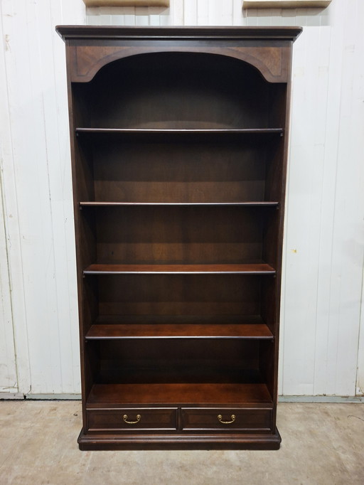 Libreria classica inglese, dimensioni 101x36cm e altezza 189cm.